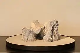 dokutsu-ishi (piedra cueva)