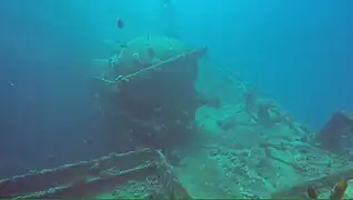 Cisterna de tren a punto de caer