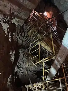 Torre de andamiaje de la Sima de las Palomas