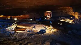 Simulación de trabajos arqueológicos en la neocueva