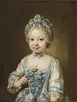 Retrato de Hedvig la hermana de Pasch, con vestido blanco con detalles azules y adorno en la cabeza