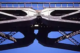 Clave de bóveda articulada