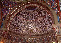 Techo de azulejos de la sala persa