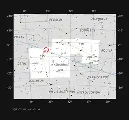 En este mapa se muestran las estrellas que podemos ver a simple vista en una noche oscura y despejada en la extensa constelación de Acuario (El aguador). Se ha marcado la posición de la estrella enana ultrafría TRAPPIST-1, débil y muy roja. Aunque está relativamente cerca del Sol es muy débil y no es visible con telescopios pequeños.